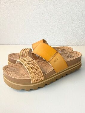 Reef Cushion Vista Hi Platform Slide Sandals Yellow Raffia Size 7.5  summer